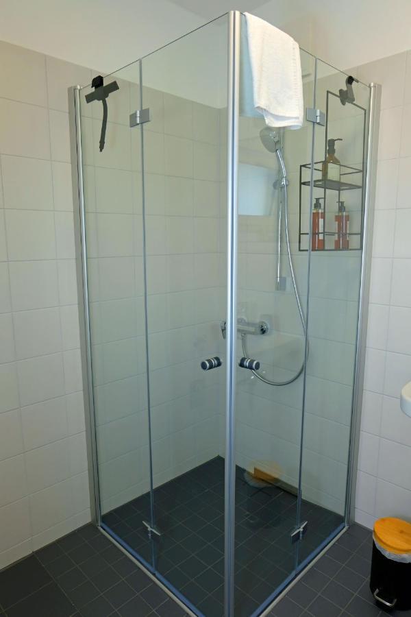 Design Apartment Nr 2 Mit Terrasse Und Parkplatz Straubing Exterior photo